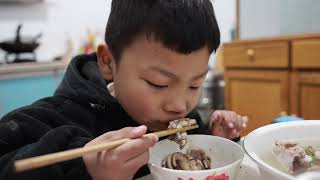 150买了3 5斤八爪鱼，华子做麻辣八爪鱼，麻麻辣辣，媳妇直呼过瘾