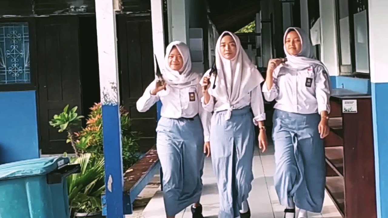 MEMBUAT PAPAN NAMA TOGA ( TUMBUHAN OBAT KELUARGA ) SMKKES BINATAMA