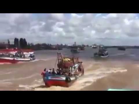 Video Lật ghe Gành Hào - Bạc Liêu (2 góc quay khác nhau) - youtube