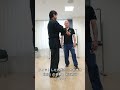 寸勁のポイントはフワフワの拳