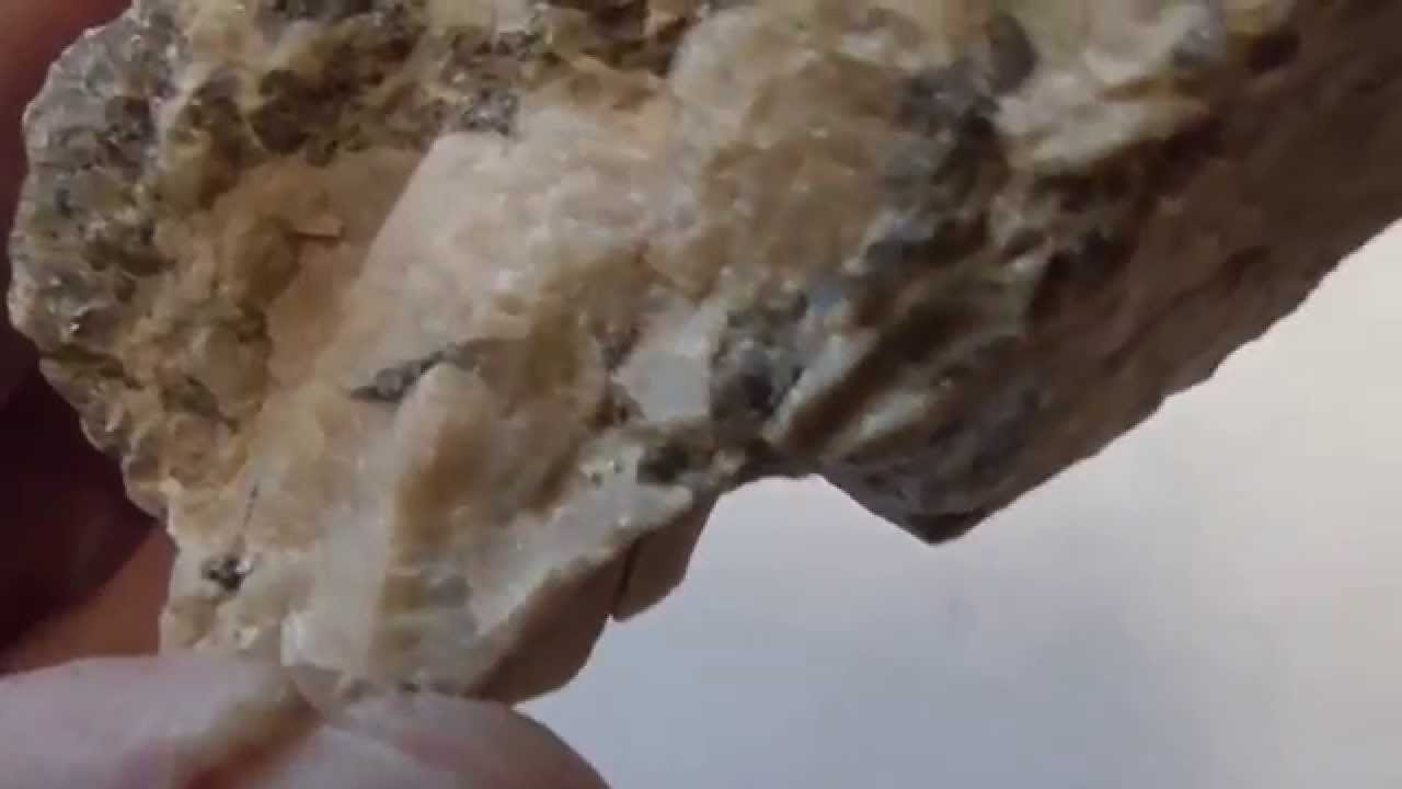 Как найти жилу с самоцветами