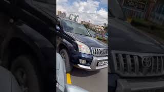 “Peleka Kwa RUTO!” Kibra MP Confronts Larry Madowo After Being Caught Driving on Wrong Side