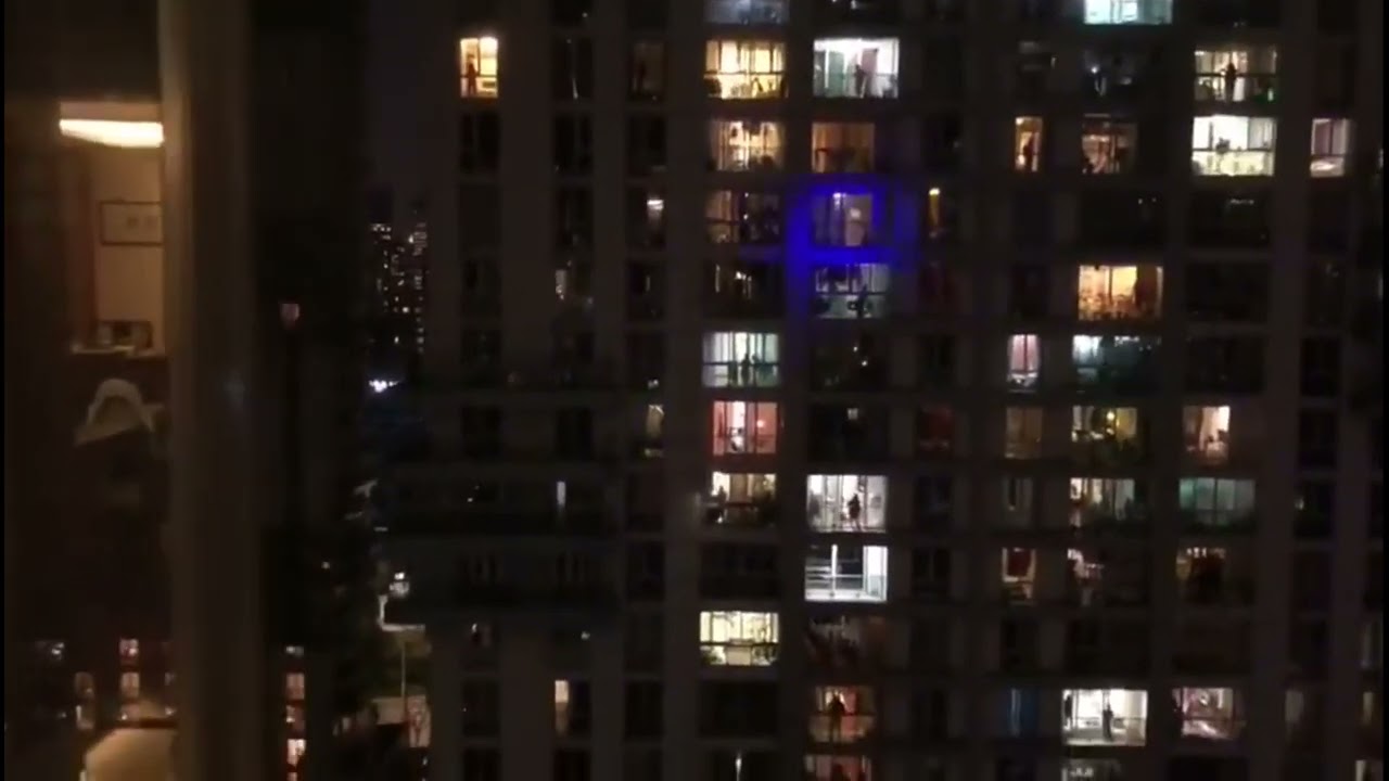 Shanghai Covid locked down residents screaming from buildings - سكان مدينة شنغهاي يصرخون من الشرفات