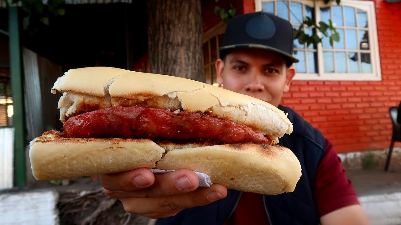Probando EL FAMOSO CHORIPAN DE ARGENTINA 🍖 - YouTube