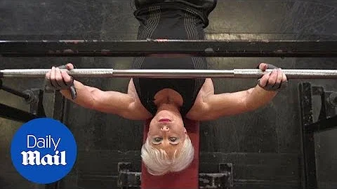 Bodybuilding grandmother Angela Graham flexes her ...