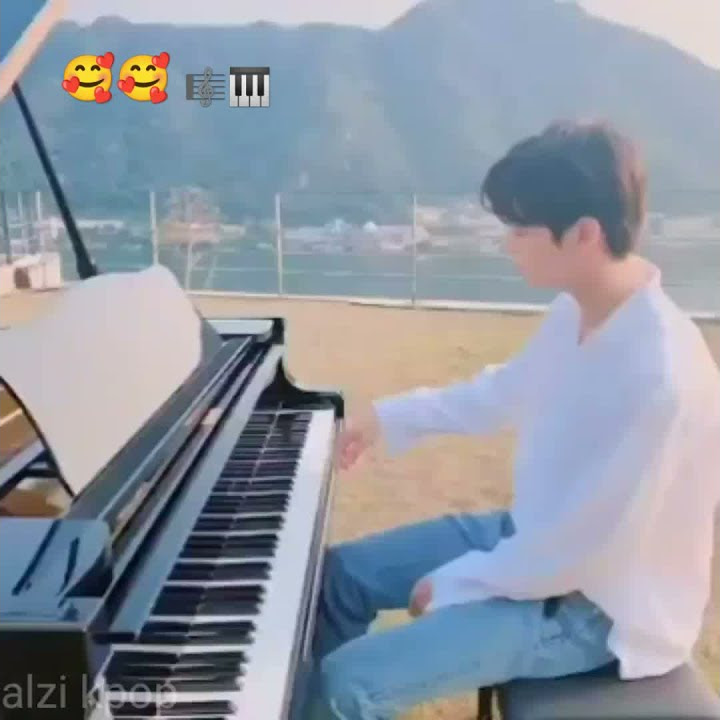Cute Cha eunwoo piano 'River flows in you'