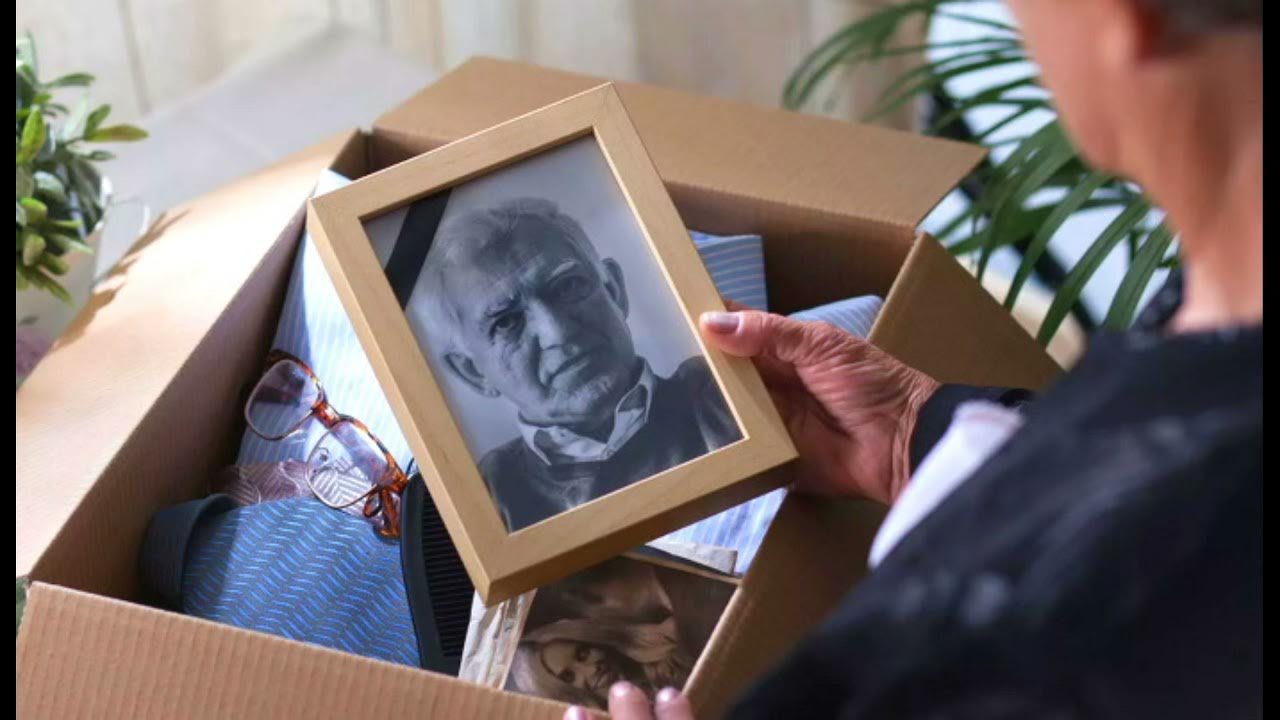 хранить ли вещи умершего человека. что делать с вещами покойных. вещи после смерти близкого человека. хранить ли вещи умершего человека. вещи усопшего.