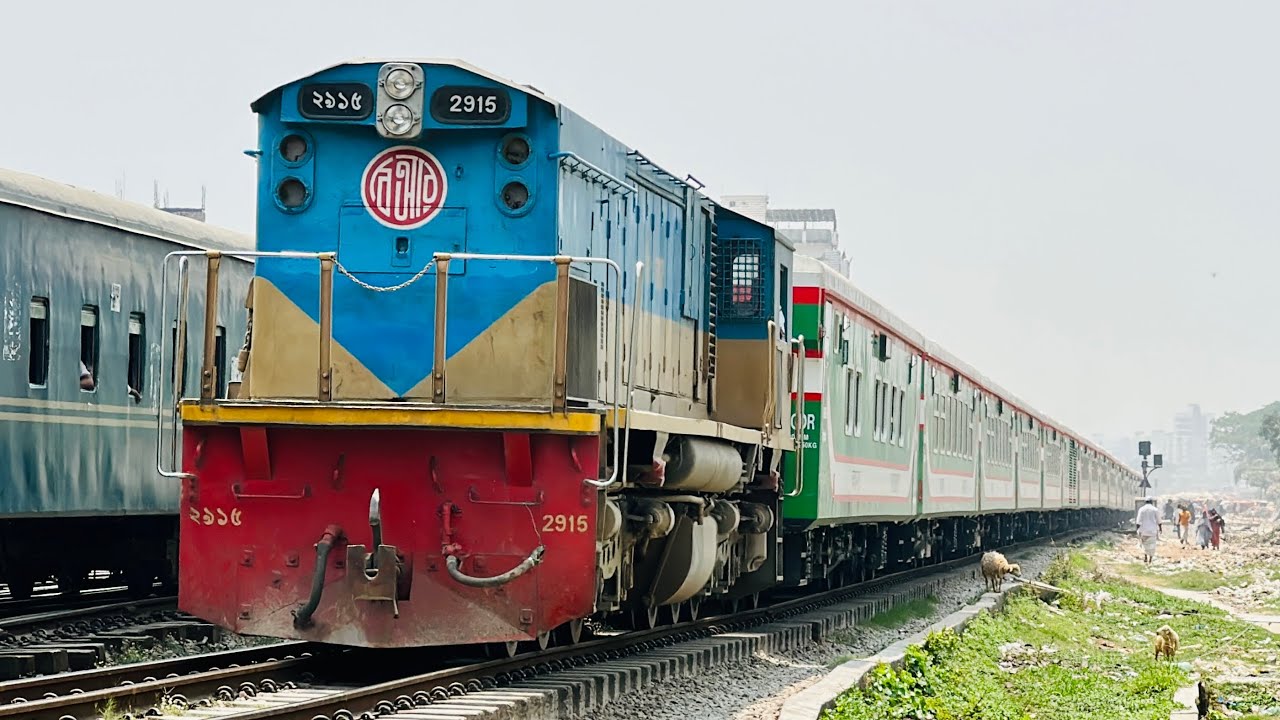 Very late Sonar Bangla Express with KOREAN RAKE, powered by 2915 - YouTube