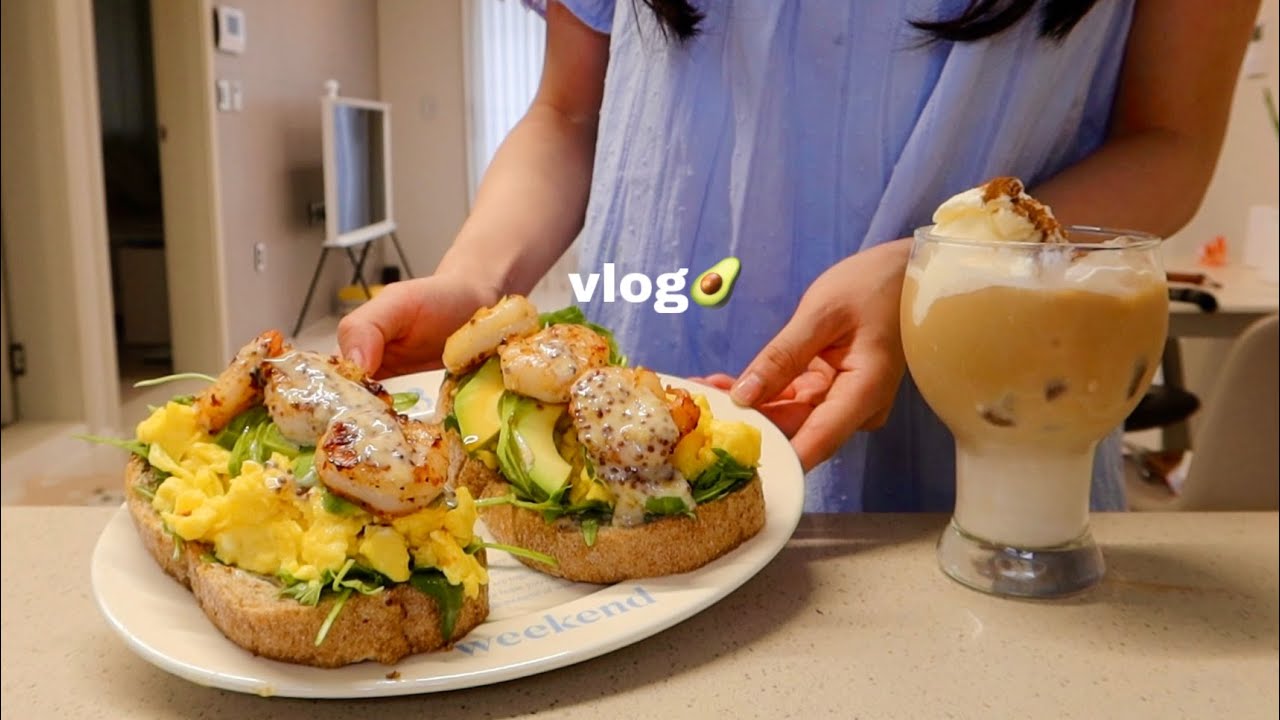 vlog | 정든 집에서 보내는 마지막  자취생 일상🥲 아보카도 오픈샌드위치와 🍨 아이스크림 라떼, 더위 시원하게 날려버릴 ~ 홈카페 레시피, 육전, 나물밥 도시락🥕