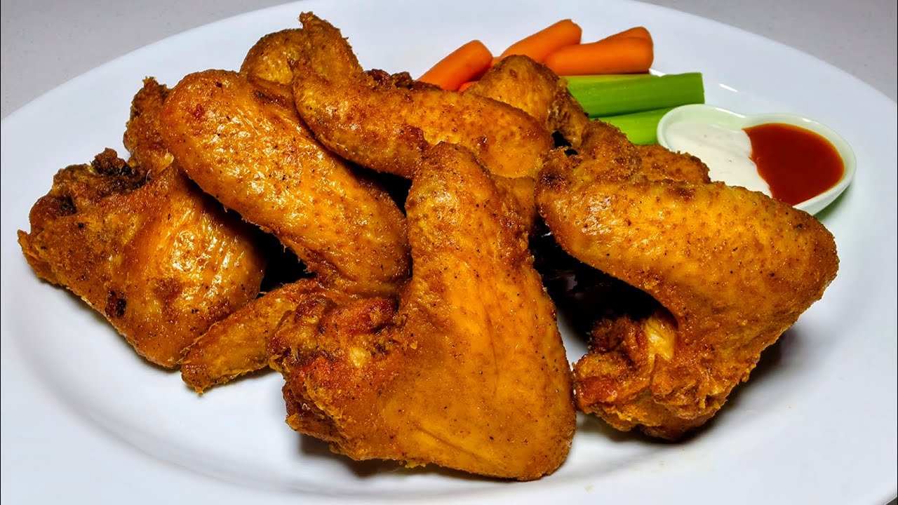 Easy crispy fried chicken wings | Recipe perfect for the superbowl
