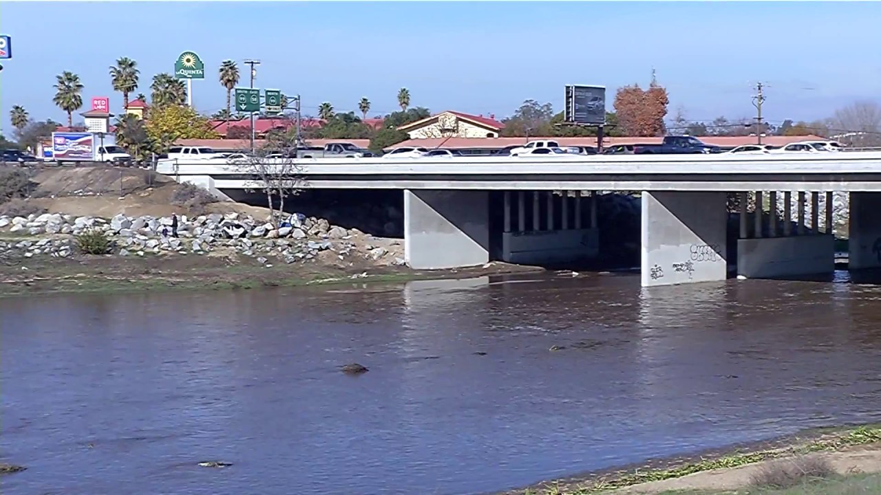 Water flows in Kern River through Bakersfield - YouTube