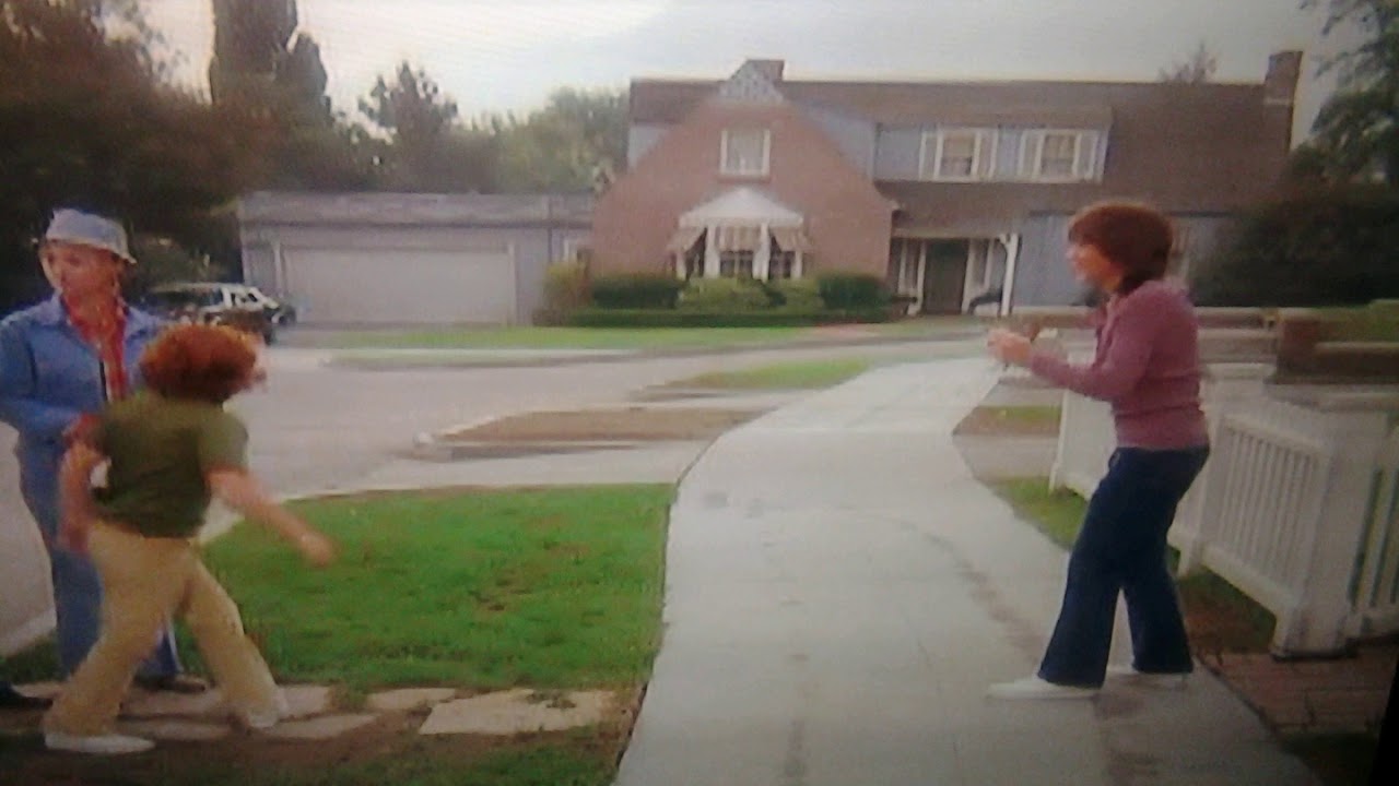 Hi my youtube friends.You can 👀 the  Bewitched house near  the Partridge Family 🏠. scot j runyon