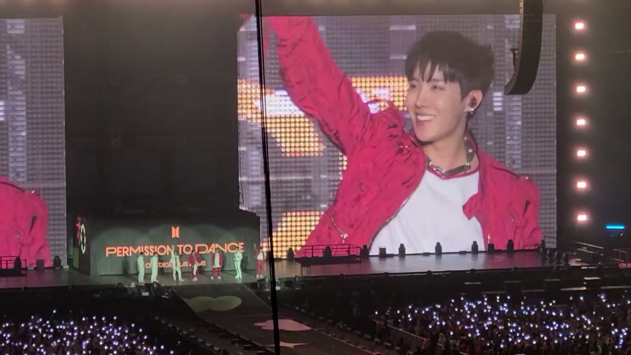 BTS : Dope + Opening Ments + DNA @ Allegiant Stadium Day 2