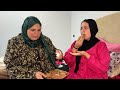 جاب لامه بسبوسه وماجبش لزوجته واستخبى عشان يشوفها هتعامل امه ازاى وطلقها فورا 