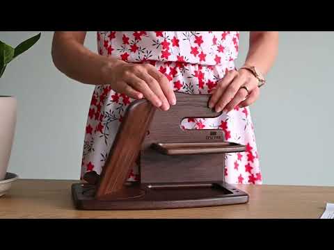 Поворотна настільна підставка органайзер для телефону Teslyar з дерева (коричнева), видео 2