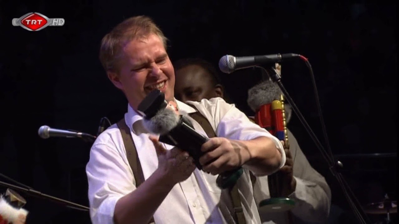 CHRISTMAS MEETS CUBA