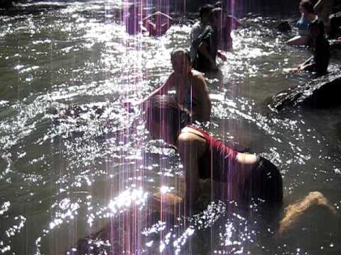 潑水
