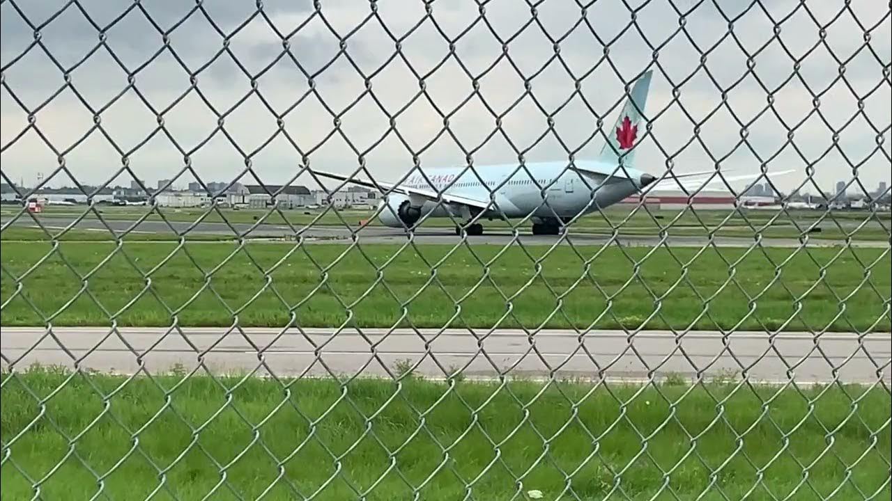Toronto Pearson airport plane spotting,Emirates air YouTube