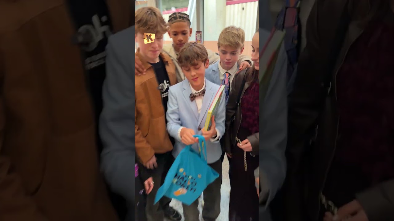 OMG!! Wil jij deze tote bag winnen? Check snel KETNET op VRT MAX en doe mee! 🤩 