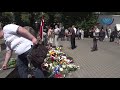 Ziedu nolikšana Holokausta memoriālā Rīgā. Flower laying at Holocaust memorial in Riga. 4.07.2021.
