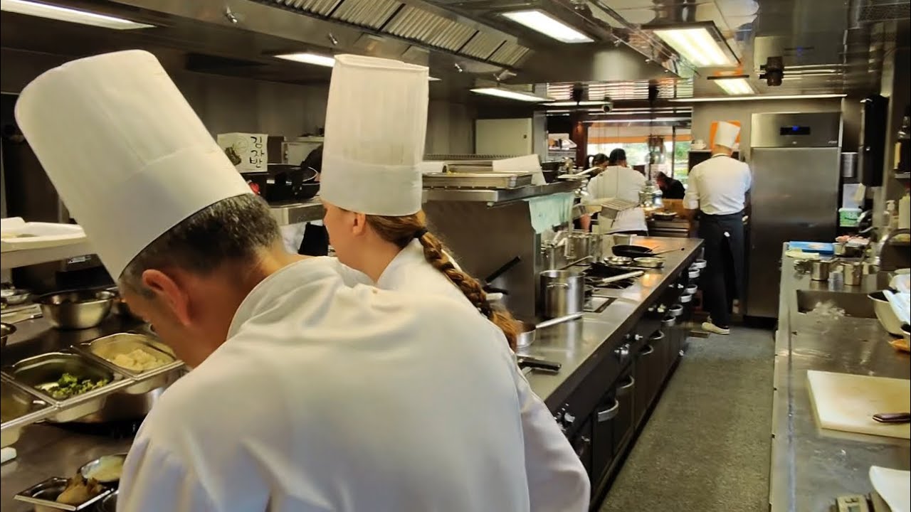 How the service is carried out in a Spanish restaurant (part 2) San Sebastian