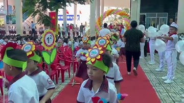 Đón học sinh Lớp 1 năm học 2024 - 2025 Trường Tiểu học Nguyễn Việt Hồng