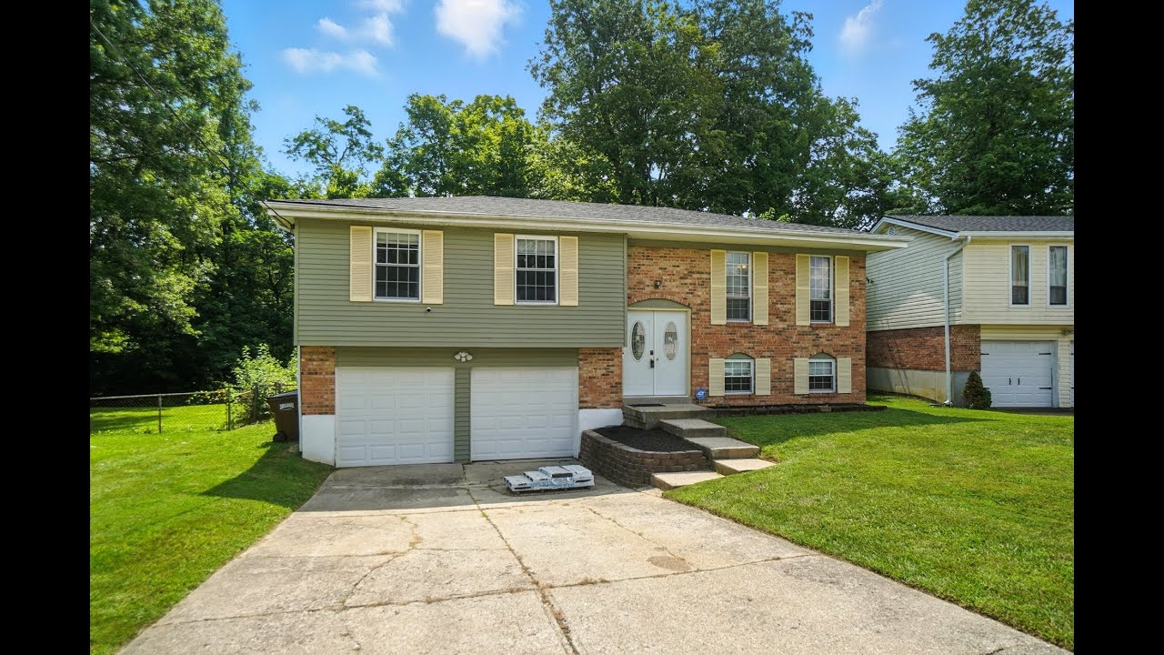 Lisa Phair & Associates Presents: 9816 Greenriver Dr