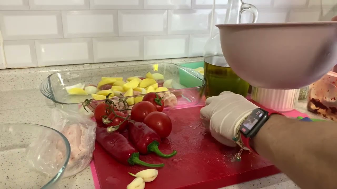 Tavuk,Patates,Soğan varsa kolay yemek tarifi Tavuk,Patates,Soğan varsa kolay yemek tarifi