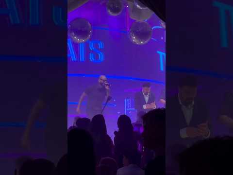 Wesley Safadão sem acreditar que o Tirullipa foi dançar no palco da Formatura