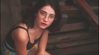 MEDZ - Safe & Sound (Lyrics)