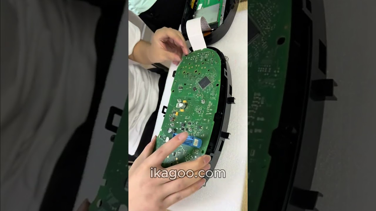 Passat Variant Cluster Upgrade — 12 Themes, Day/Night Auto-Dim