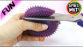 Rainbow Squeezy Mash Ball zerschneiden | Experiment mit Glibber und Schleim im Netzball screenshot 3