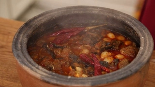 Kuru Patlıcanlı Et Kapama Tarifi