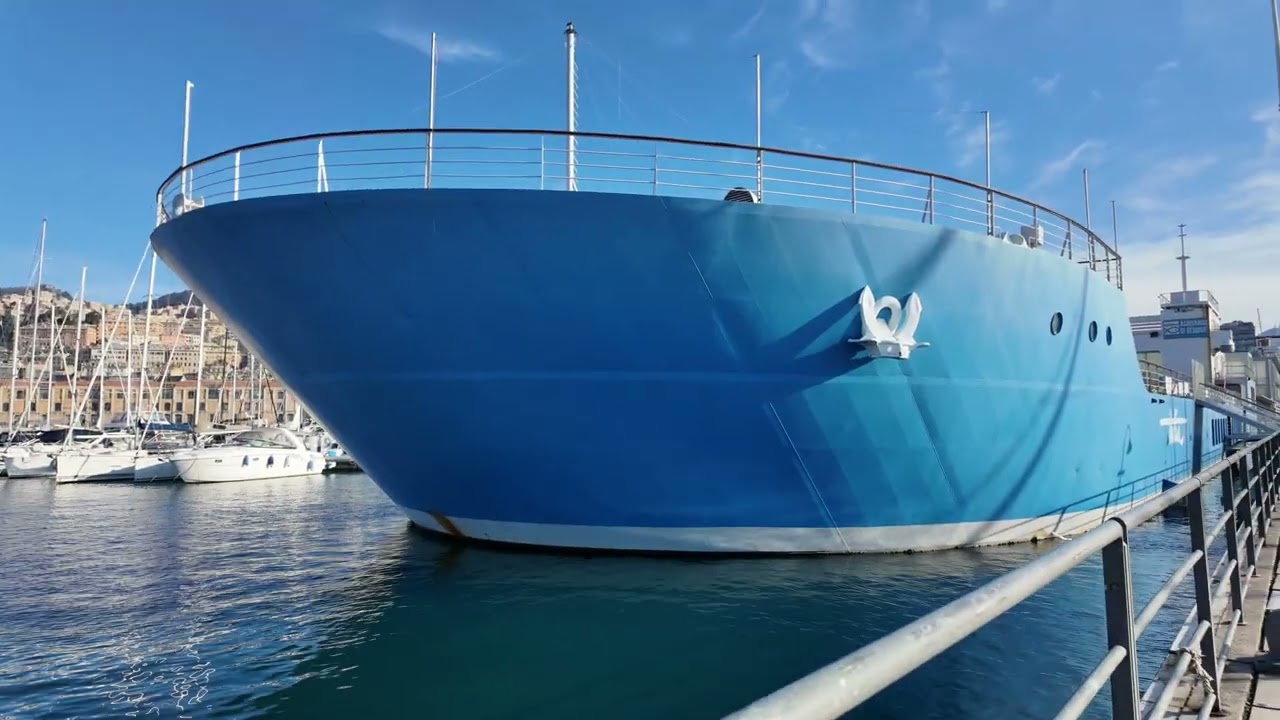Porto Antico: Ponte Spinola (Acquario),Via al mare Fabrizio De Andrè, Isola delle Chiatte.