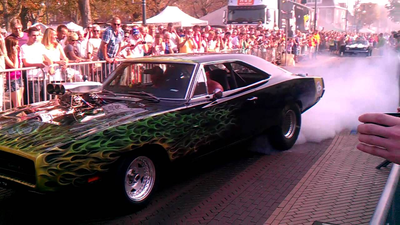 Dodge Charger doing burnout YouTube
