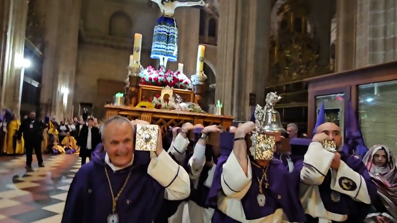 Semana Santa Segovia 2025. Procesión Santo Cristo de la Cruz. Cristo del Mercado. Llegada 17/4/2025