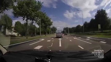 [051]Mag ik er langs? Onnodig links...