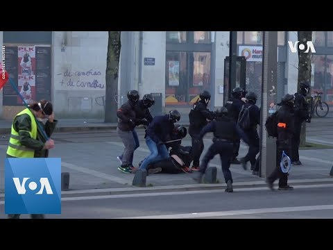 Police and 'Yellow Vests' Clash in Nantes