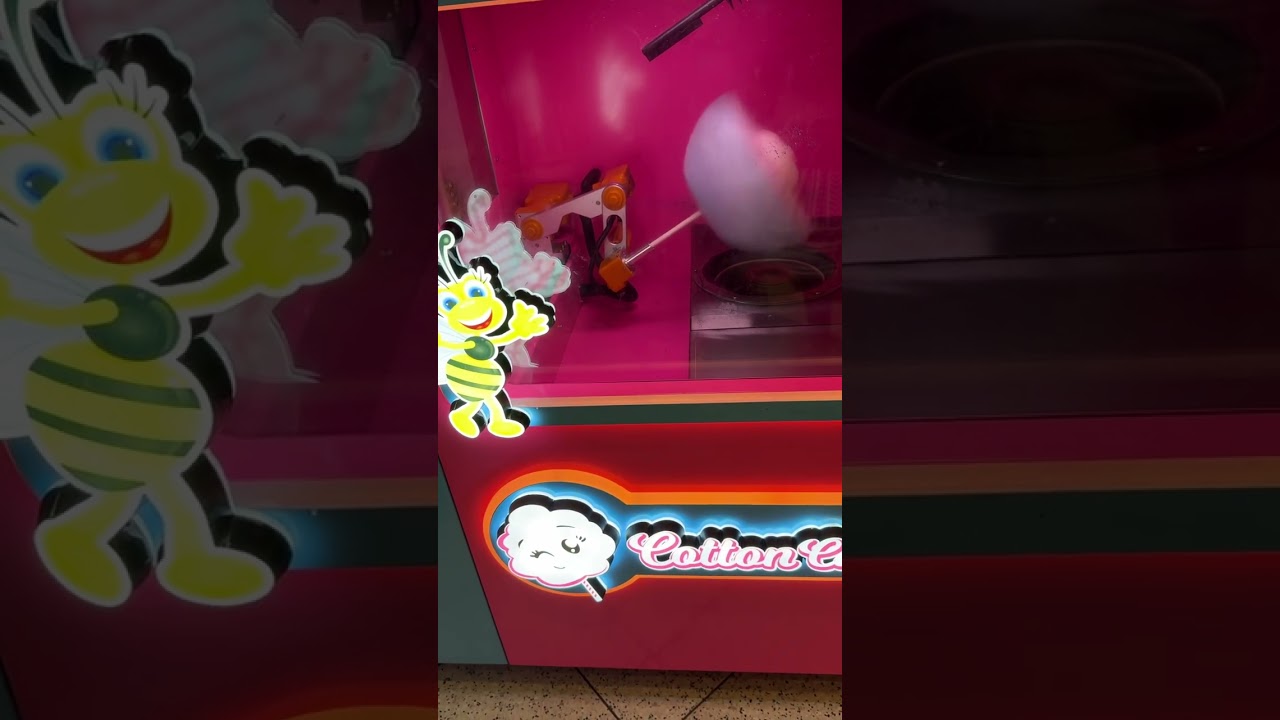 What a unique cotton candy machine 😯