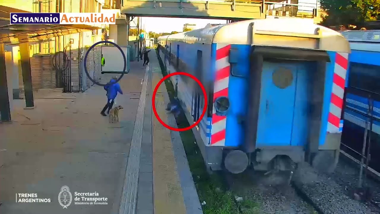 Se salvó de milagro: Quiso subir al tren en movimiento, resbaló y cayó en las vías