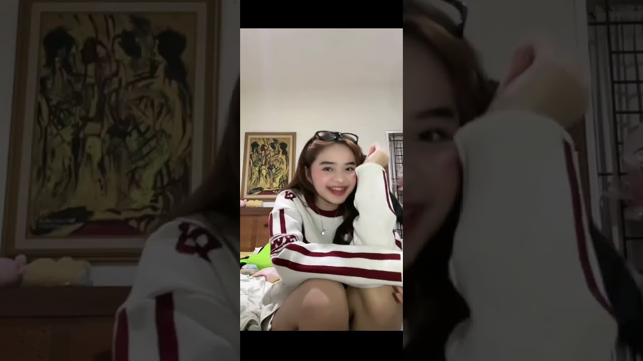 Pada sibuk make up . fokus yang depan aja ya 🤭