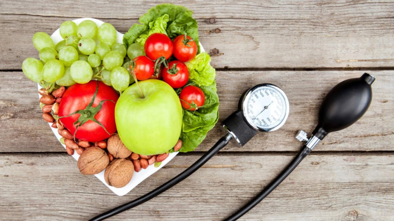 ПЯТЬ способов лечения ГИПЕРТОНИЧЕСКОЙ болезни народными средствами ...