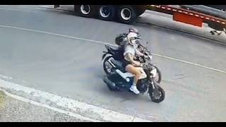 Policía Busca A Motociclista Que Siguió A Mujer Para Tocarla En Santa Ana