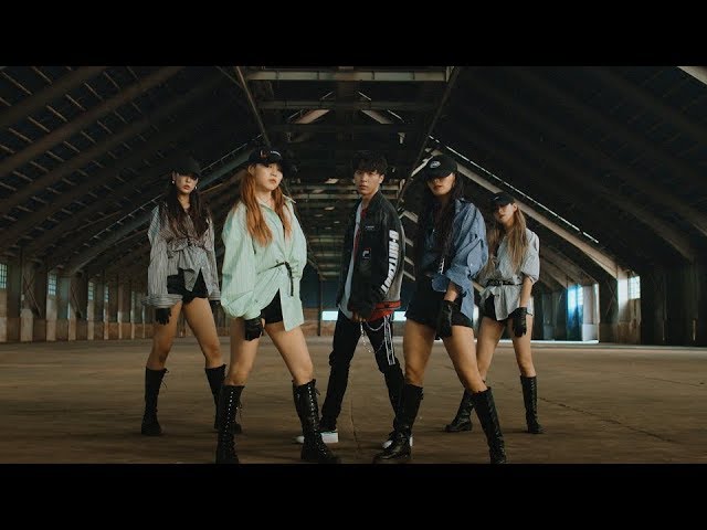 在 YouTube 上觀看「JUN ‘Switch’ Performance Ver」 在 YouTube 上觀看「JUN ‘Switch’ Performance Ver」