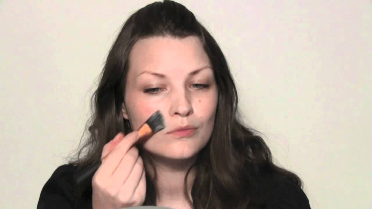 Foundation Tutorial from Real Techniques & The Beauty Office - YouTube