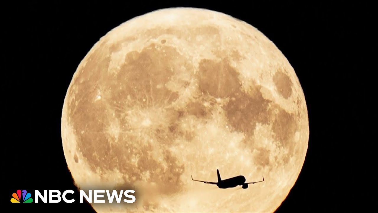 What is a supermoon eclipse and when is it visible? - YouTube