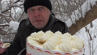 картинка: Зимний день, Геннадий Горин кушает торт на природе, январь 2019 год