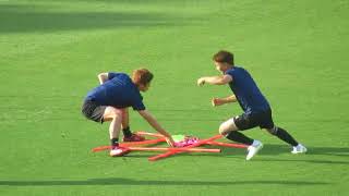 サッカー日本代表合宿　ビブスを使って〇✖ゲーム