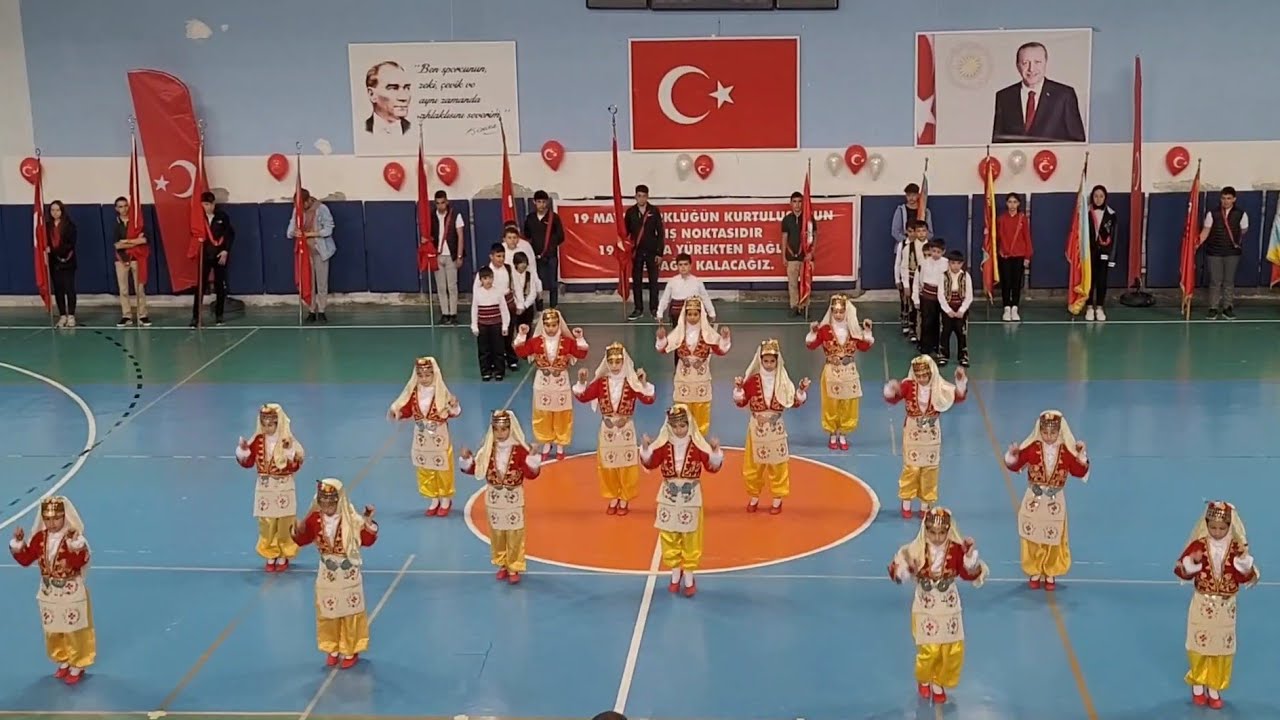 Kastamonu halk oyunları gösterisi | Gıydıvanın gızları, Askerdir benim yarim, Tridine bandım