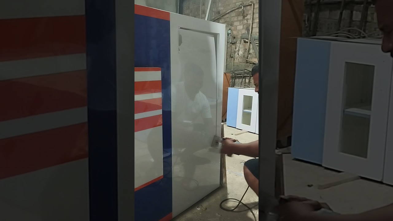 memotong hpl di tengah kabinet mengunakan router kayu 